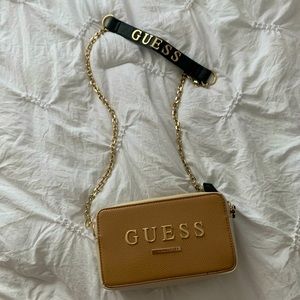 GUESS GOLD CHAIN PURSE✨